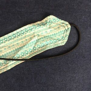 Green and white wrist straps for crossfit